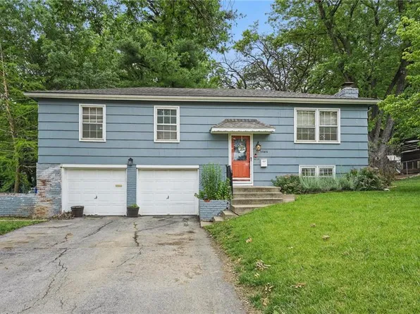 10202 Moody Park Dr, Overland Park, KS 66212