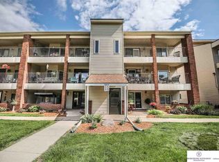 48 Lakeshore Ct, Council Bluffs, IA 51501