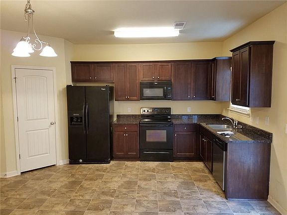 3rd image of 883 Lobdale Falls Dr