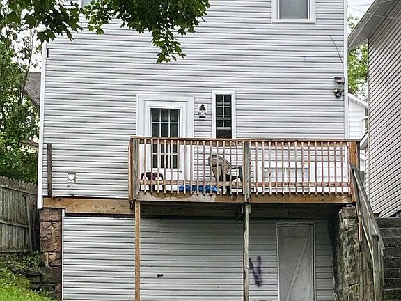 2nd image of 217 E Walnut Ave