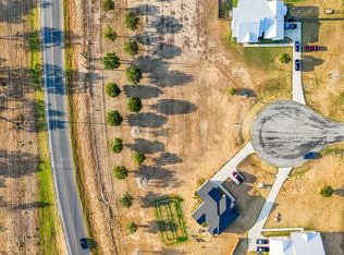 101 W Medium Meadow Dr, Lytle, TX 78052