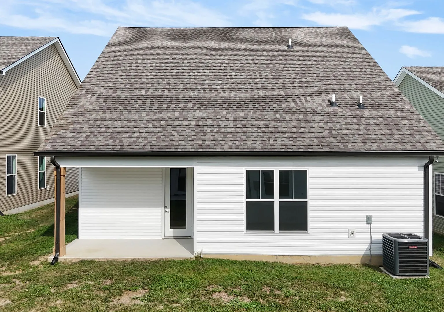 Spacious & Sunlit Daisy Floor Plan w/ Oversized Bonus Loft in James Creek — Photo 3