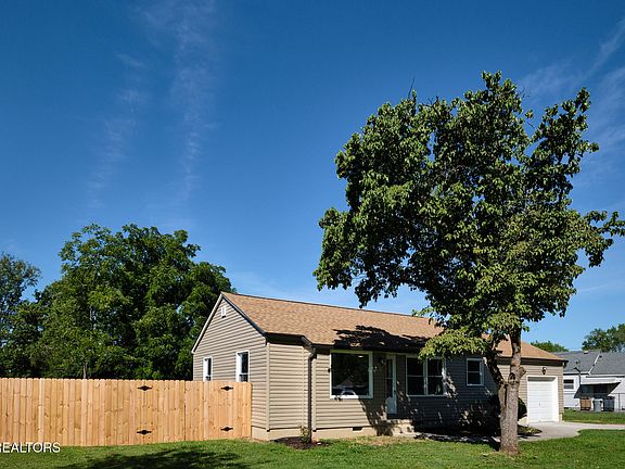 3rd image of 6103 Arcadia Dr