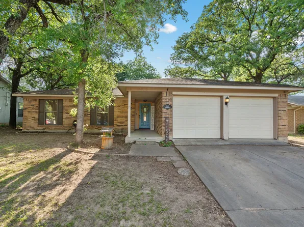 737 Timberoaks Dr, Azle, TX 76020