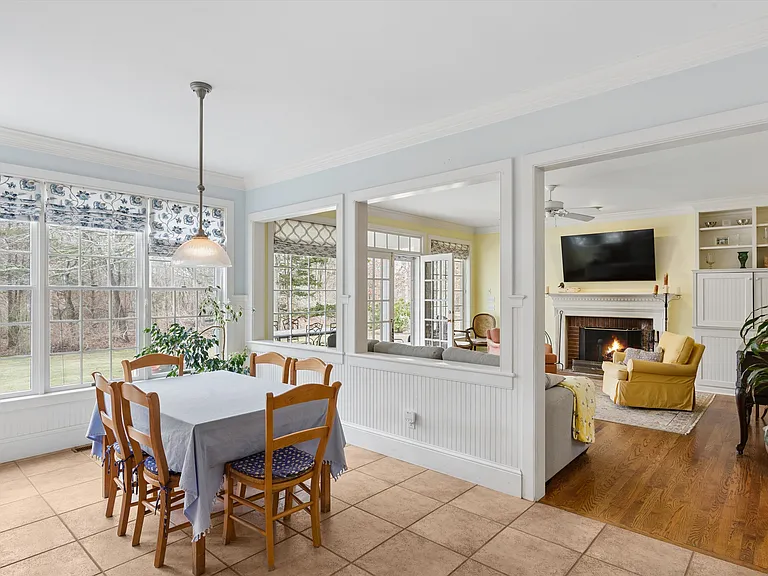 110 Greenleaf Ln — Photo 17