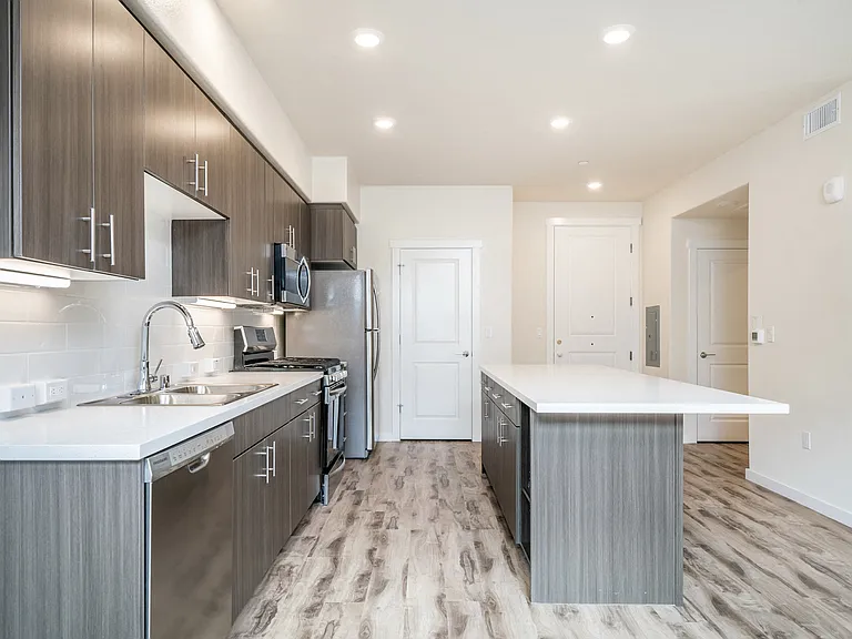 HUB APARTMENTS — Photo 11