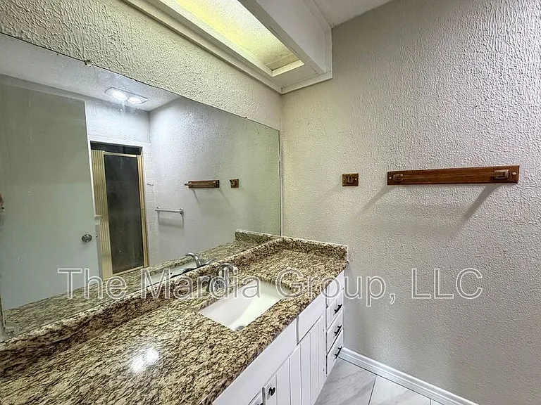 1506 Whiteoak Dr — Photo 13