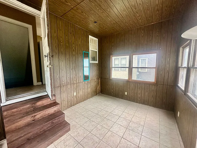 1303 Edgerton St — Photo 20