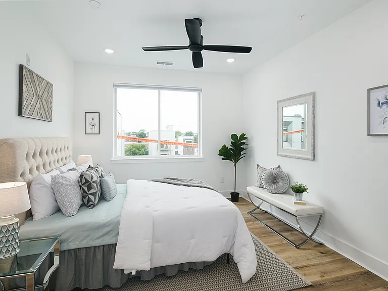 2621 W Oxford St #401 — Photo 9