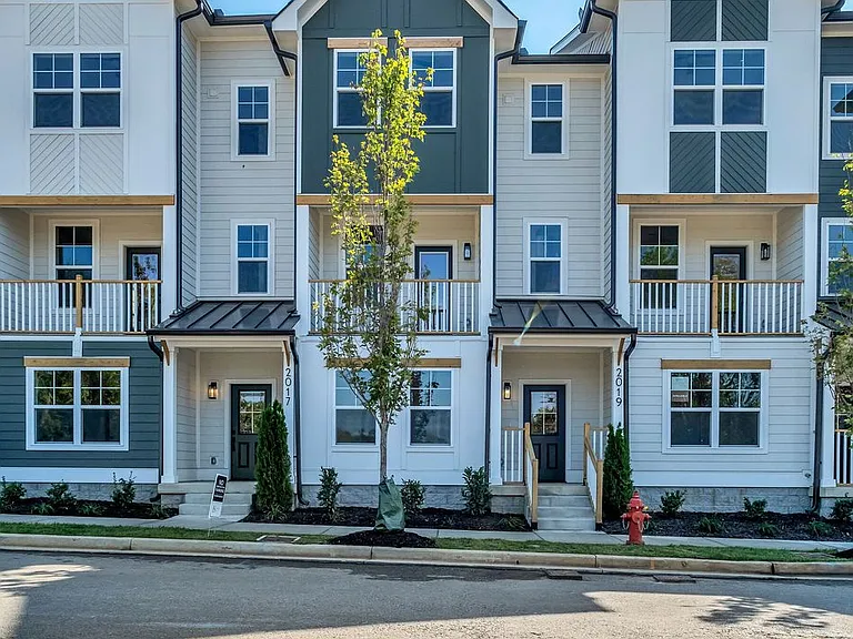 2019 Maple View Ln — Photo 2