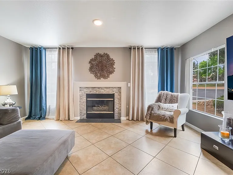 1626 Hennepin Dr — Photo 9