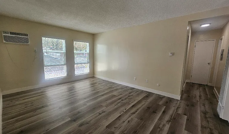 815 N Benton Way #1 — Photo 3