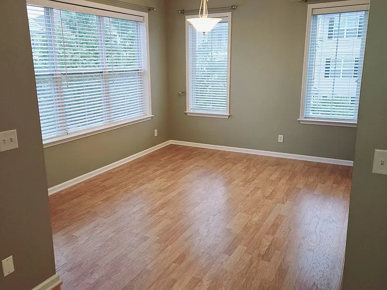 521 Sloan Ct — Photo 8