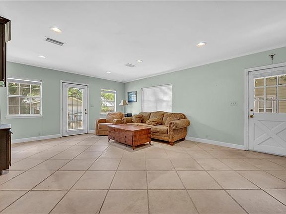 3rd image of 13 Audubon Pl