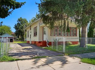 825 N Ash St, Waukegan, IL 60085