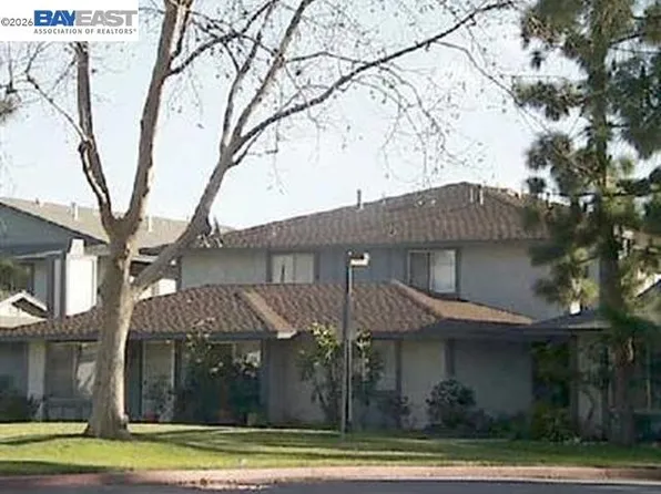 533 Spring Rd APT 23, Moorpark, CA 93021