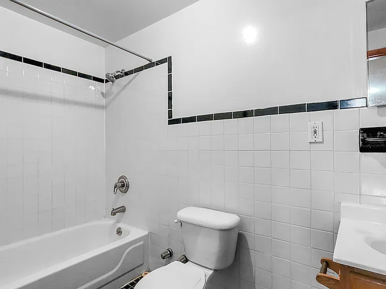 1797 Lexington Ave #5D — Photo 6