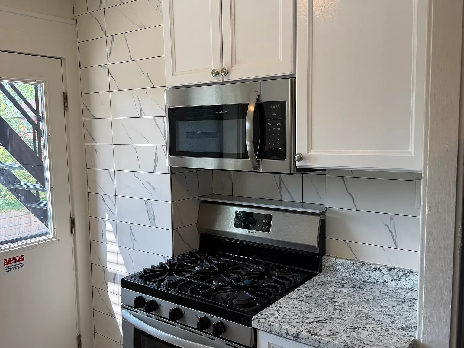 2 bed, 700 sqft, $1,250 — Photo 1