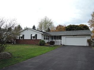89 Vineyard Dr, Rochester, NY 14616