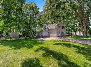 3320 Iris Ct, Green Bay, WI 54311