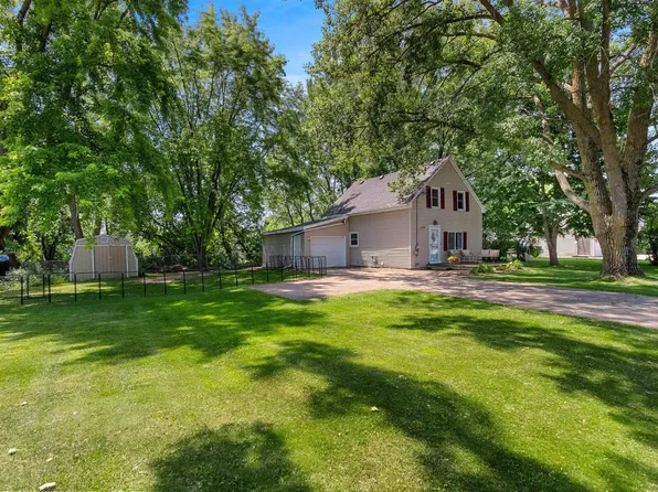 3320 Iris Ct, Green Bay, WI 54311