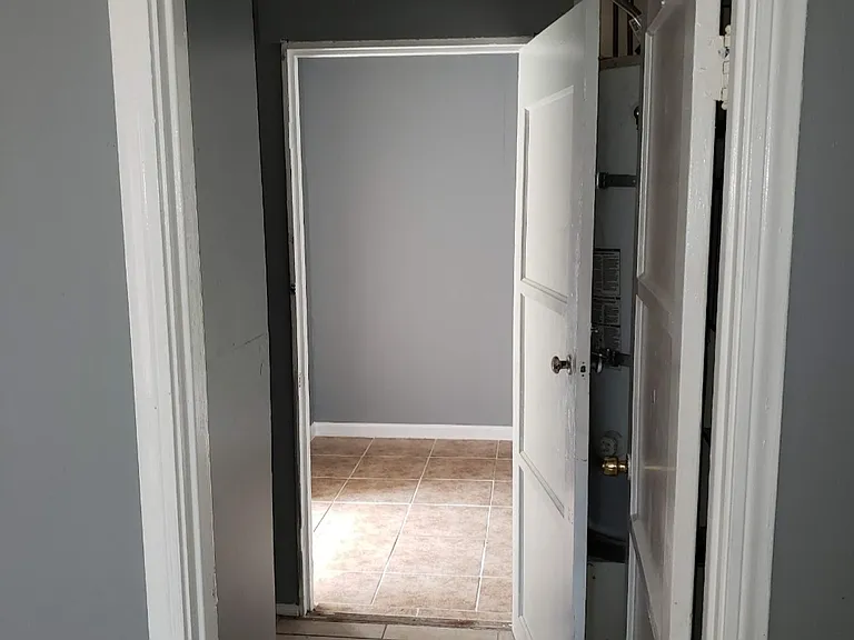 2128R N Pershing Ave — Photo 15