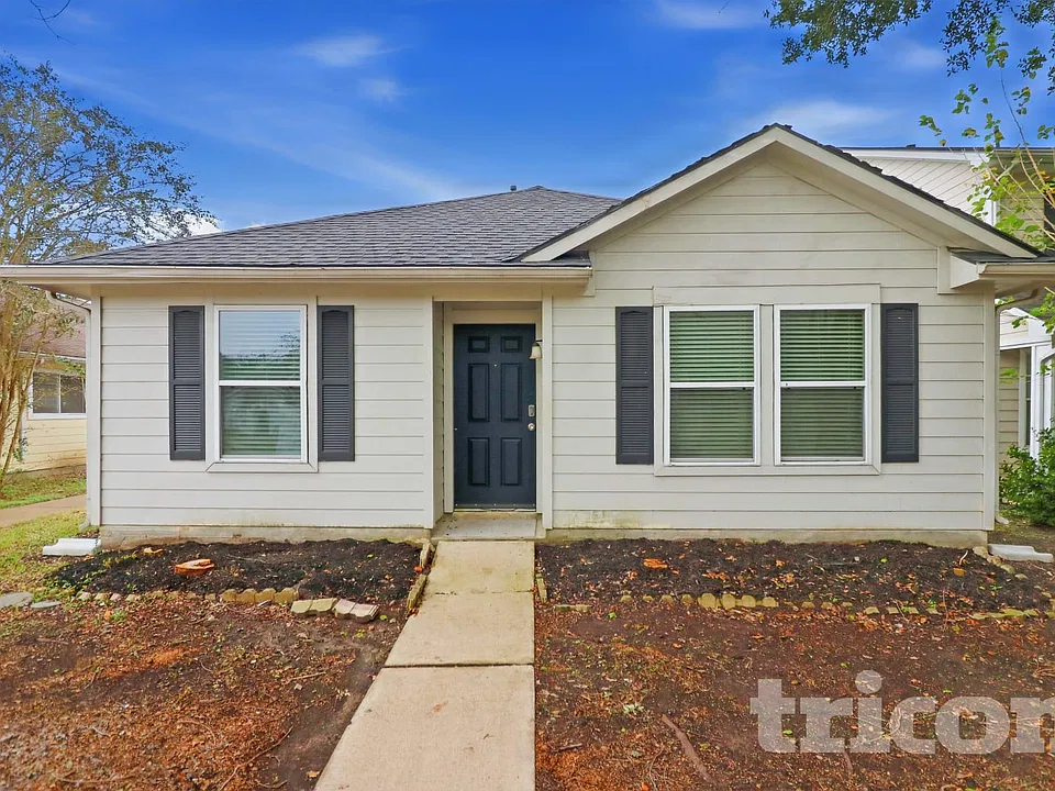 15810 W Park Ct