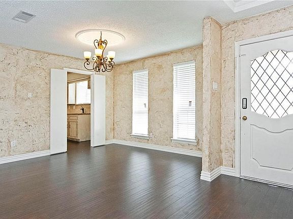 4th image of 2509 Country Valley Rd