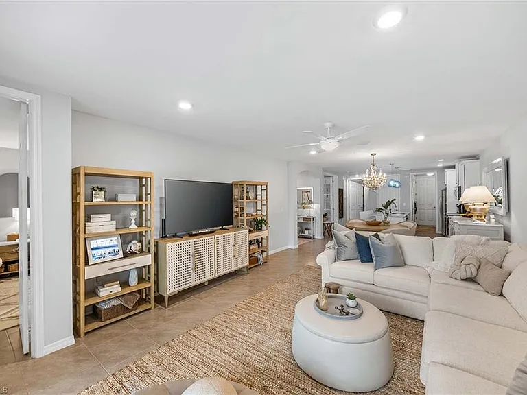 14610 Edgewater Cir — Photo 11