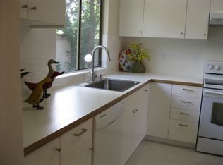 7 Oak Crest Ct APT C, Novato, CA 94947