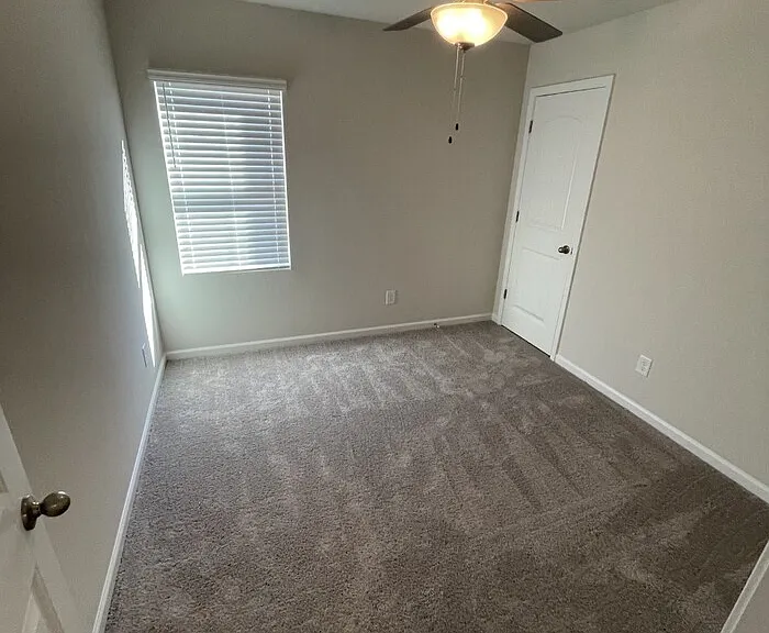 1055 Peony Ln — Photo 7