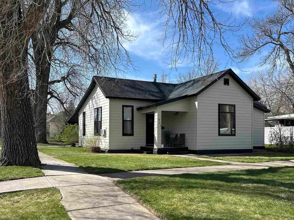 822 Harding St, Belle Fourche, SD 57717