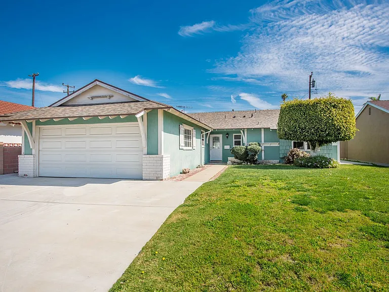 15412 Shasta Ln — Photo 2