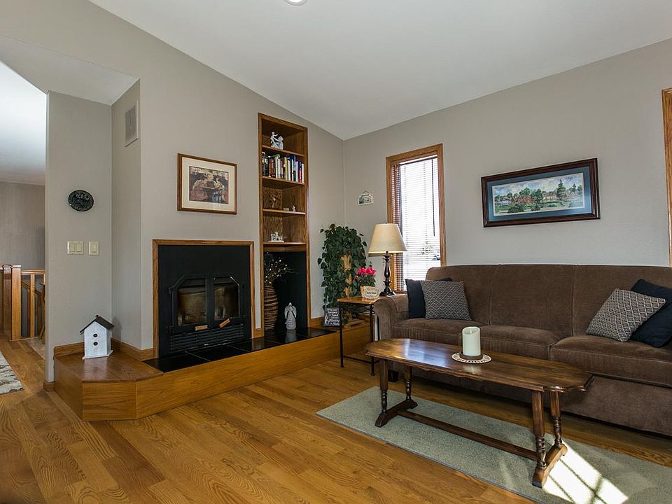 13774 Surrey Ln, Dubuque, IA 52002 | Zillow