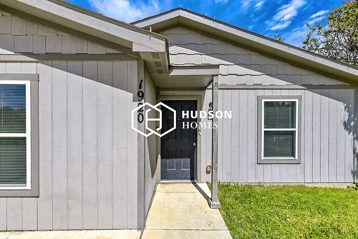 3 bed, 2.0 bath, 1090 sqft, $1,499 — Photo 3
