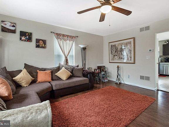 5th image of 276 Vincent Cir