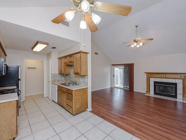 1902 Lee Dr — Photo 8