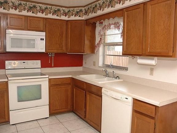 2nd image of 3218 Royal St