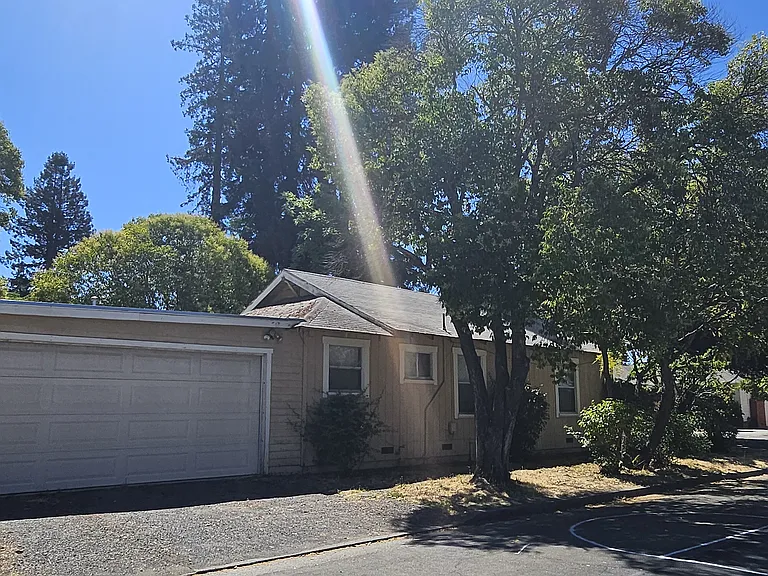 801 McConnell Ave — Photo 2