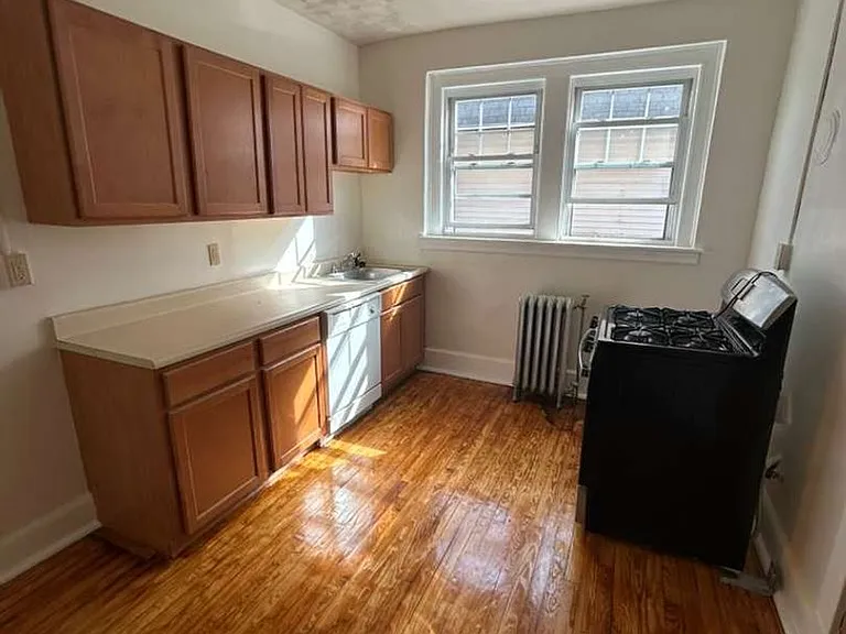 182 Elm St — Photo 10