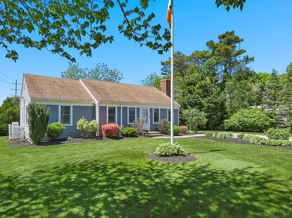 11 Mary David Road, Yarmouth Port, MA 02675