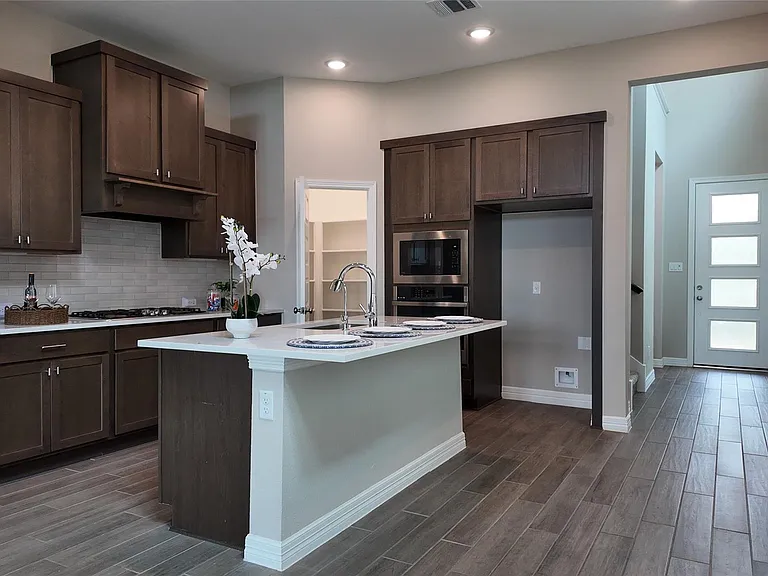 360 Mallorn Ln — Photo 6
