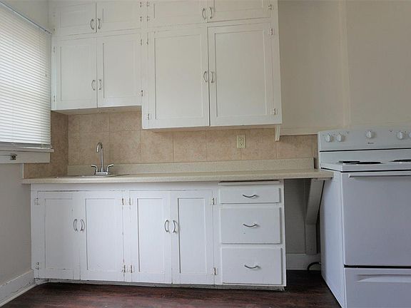 4th image of 700 E Avenue A
