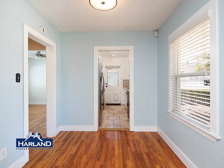 4255 Parks Ave — Photo 5