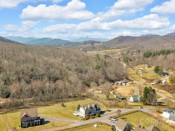 58 Mandalay Rdg, Canton, NC 28716