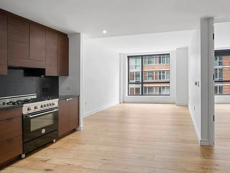 540 W 28th St #7C — Photo 6