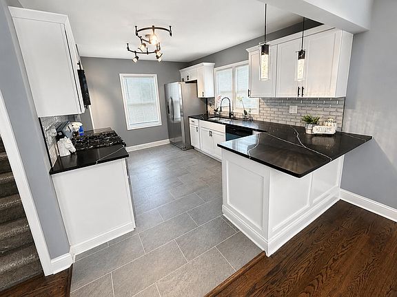 5th image of 3931 Clough Ave
