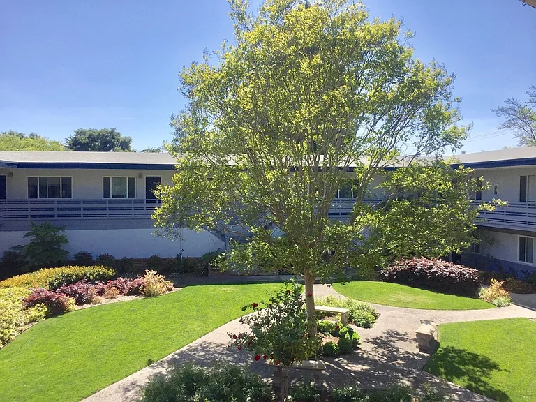 1101 Noel Dr — Photo 10