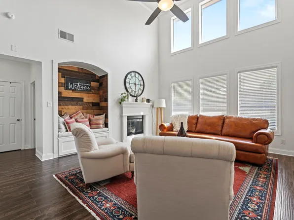 8164 Rock Elm Rd, Fort Worth, TX 76131