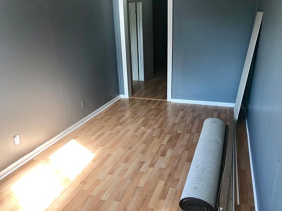 4th image of 829 Main St APT 5